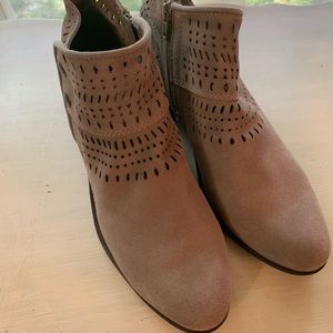 BareTraps Georgia Ankle Bootie Zipper Outer Snaps Mushroom Suede Womens Sz 10